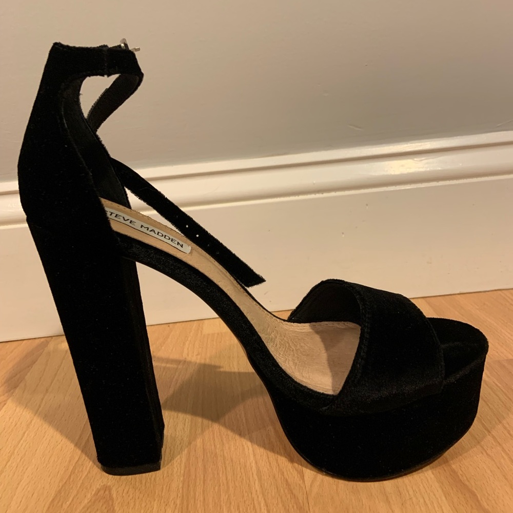Steve Madden wore once black suede heels